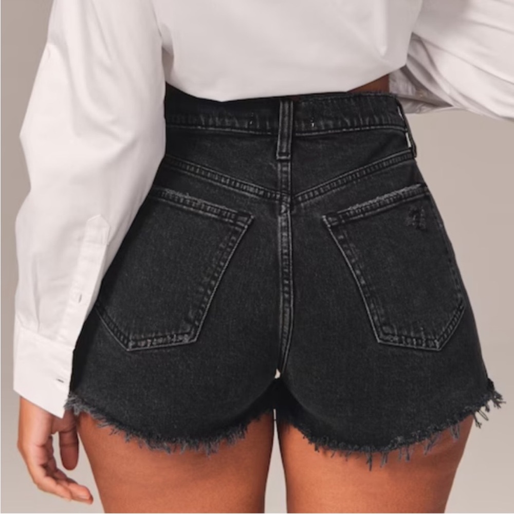 A&F Curve Love Ultra High Rise Mom Shorts Black Distressed 24/00